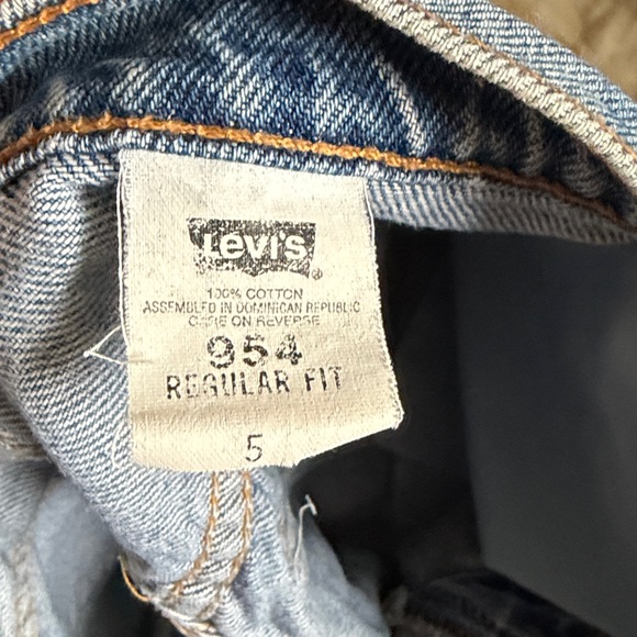 Levi’s Classic Blue Denim Shorts - Picture 3 of 3